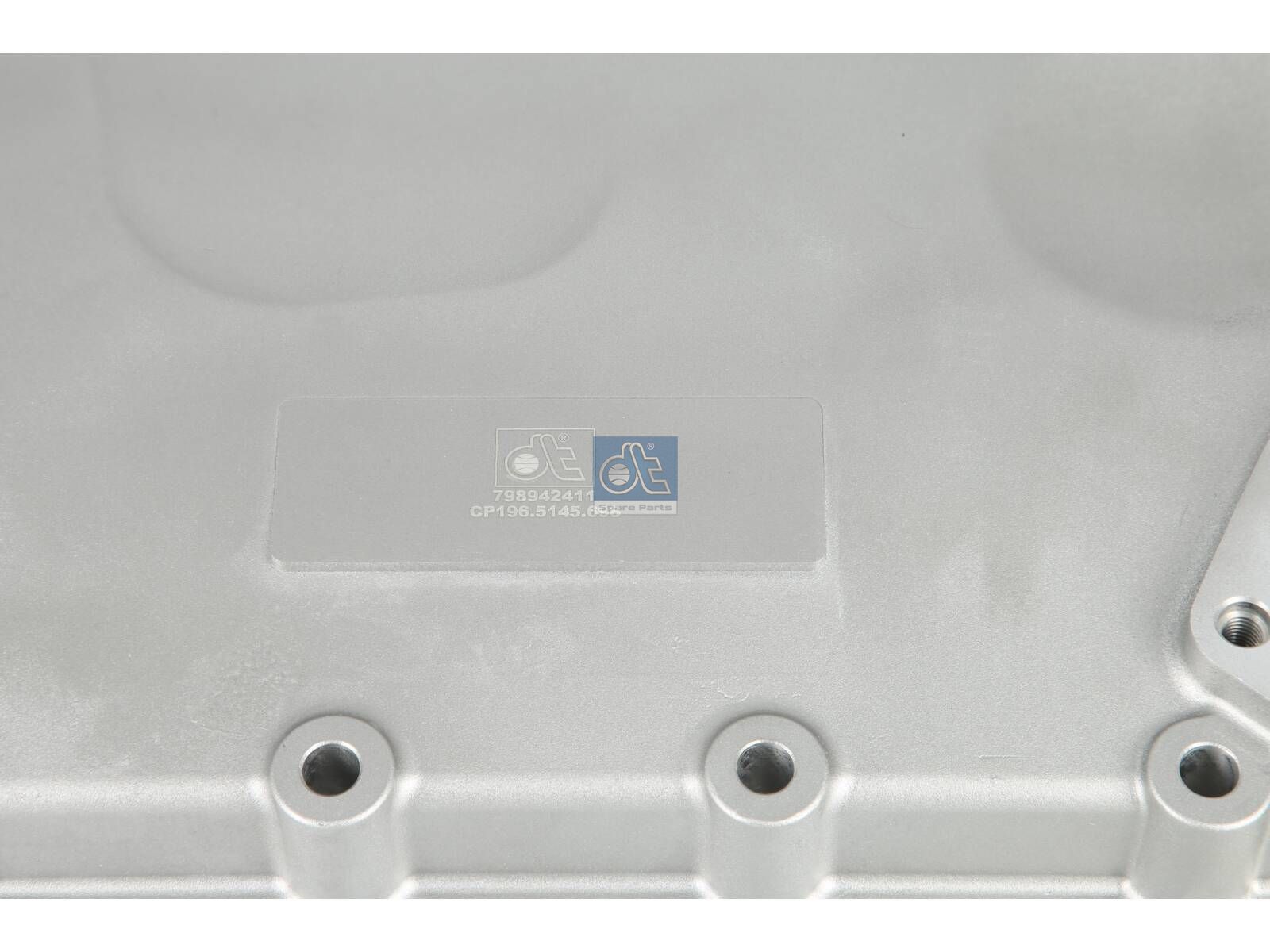 DT Spare Parts 2.00698 Oil cooler cover